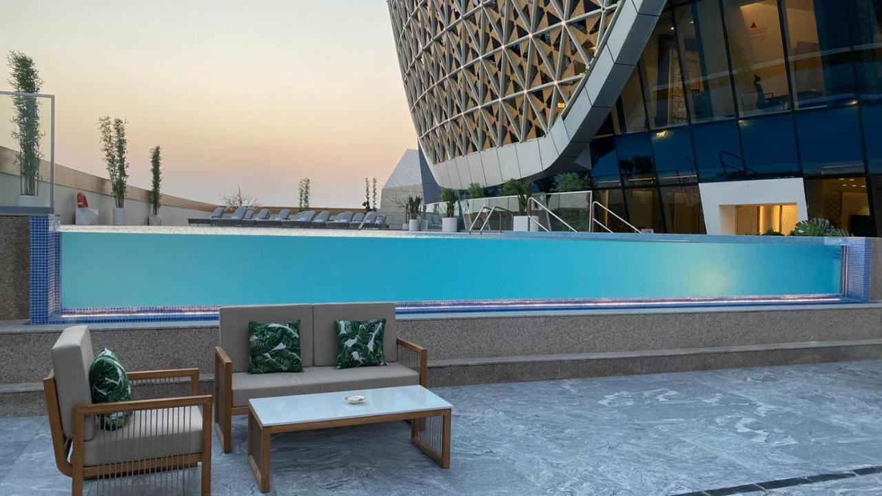 Velero Hotel Doha Lusail Esterno foto The pool at the Ritz-Carlton, DIFC