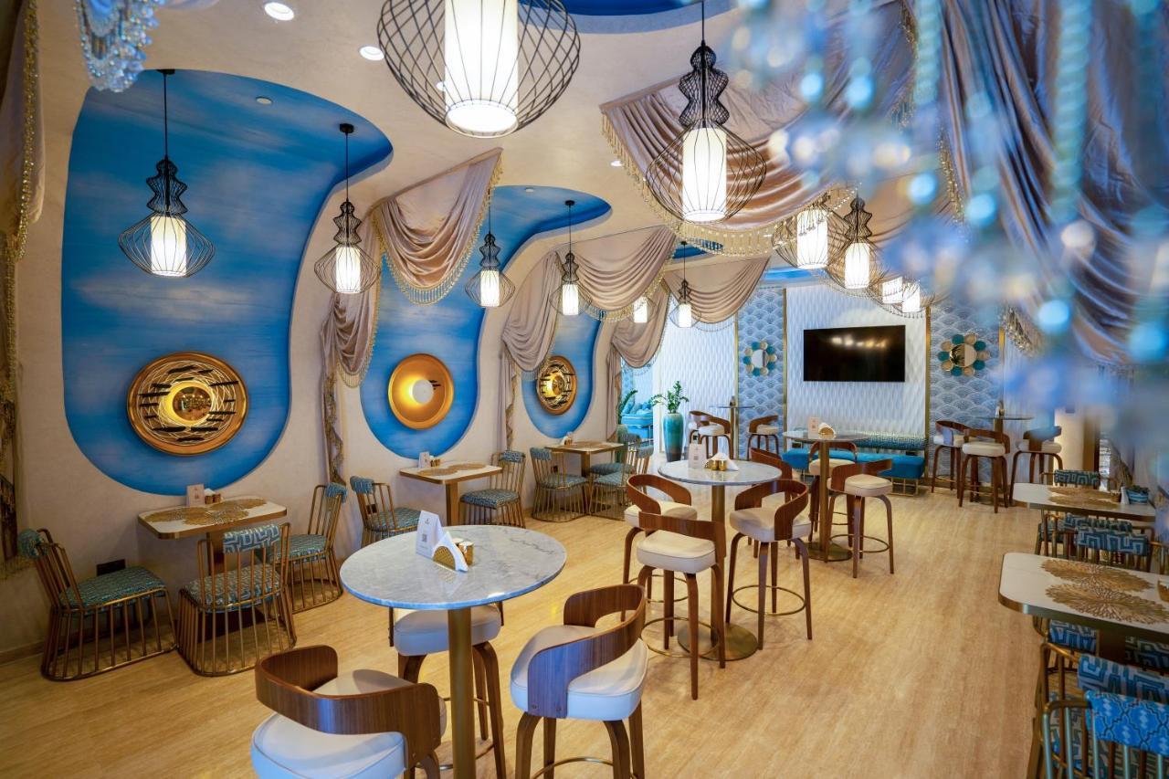 Velero Hotel Doha Lusail Esterno foto The interior of the restaurant