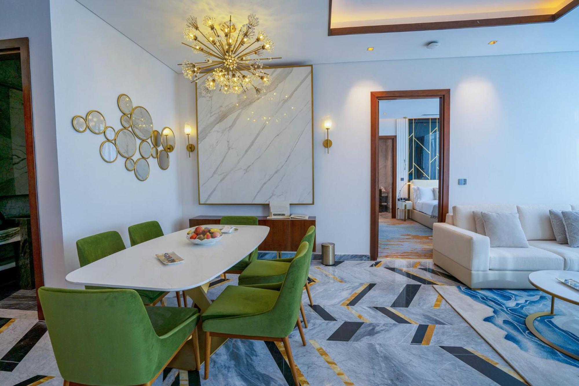 Velero Hotel Doha Lusail Esterno foto A dining room